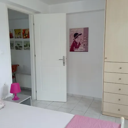Joy By The Sea Apartman *